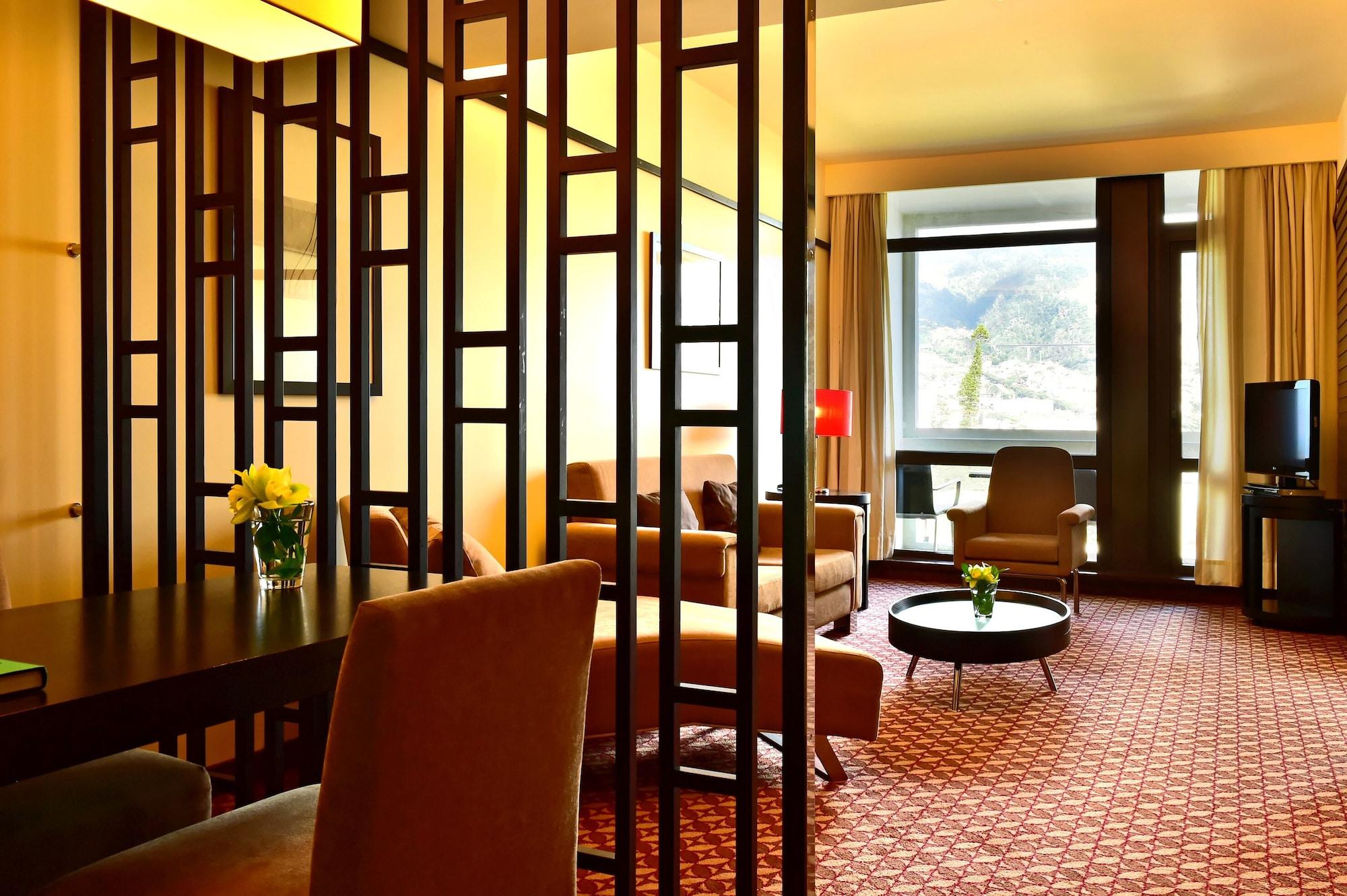 페스타나 카지노 파크 호텔 앤드 카지노 푼샬 외부 사진 A suite at the InterContinental Hotel, Innsbruck