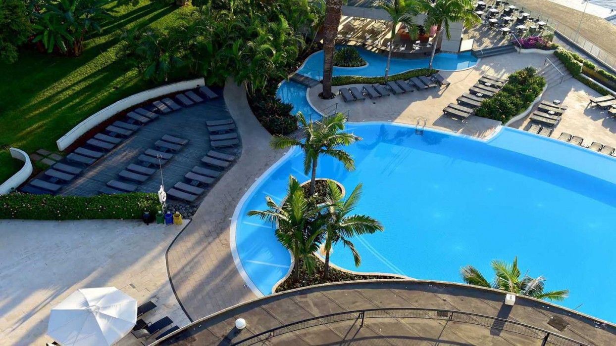 페스타나 카지노 파크 호텔 앤드 카지노 푼샬 외부 사진 The pool at the hotel